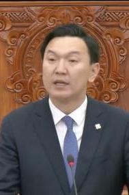 走马灯似的换人，没完没了的权利厮杀。苏联解体后，外蒙获得真正意义上的独立，先前的