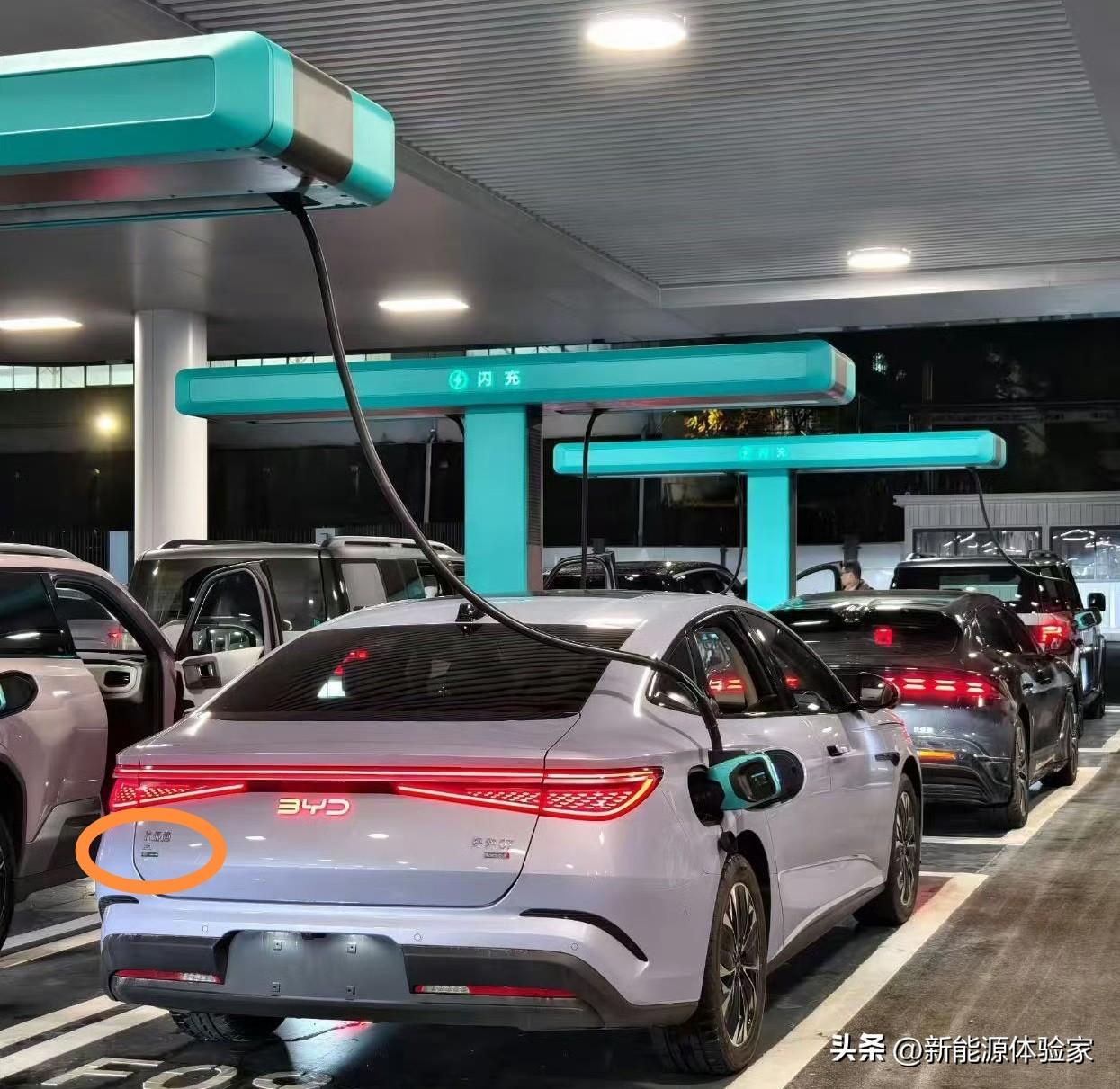 比亚迪闪充阵容恐怖如斯！
宋Ultra，海豹07，方程豹钛3，钛7。。。
齐齐就