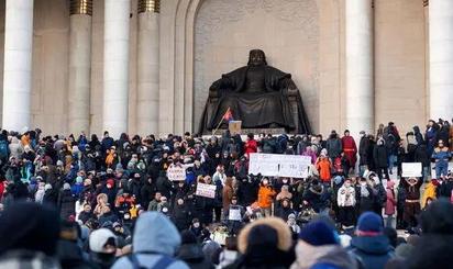 蒙古国爆发的动乱，大概率只是蒙古国崩溃的开始，要是他们再得不到外部援助，情况很可