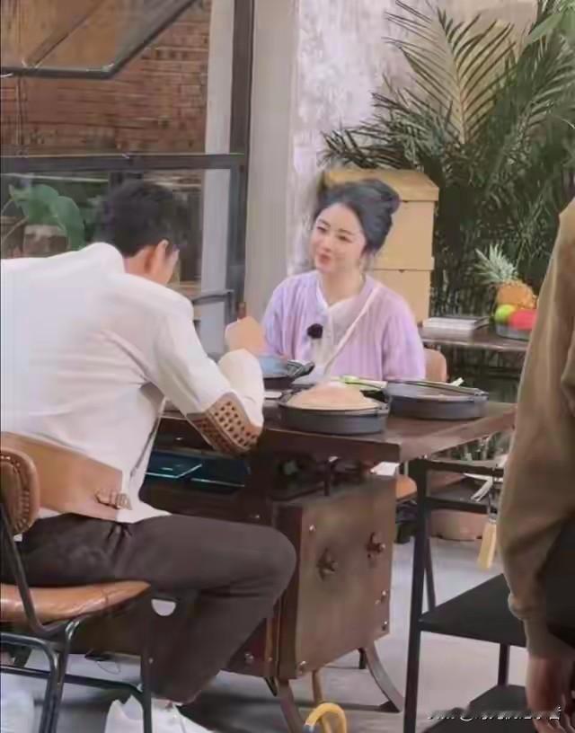 谭松韵又瘦了，真是不停的在变优秀，谭松韵演的女机长，真是让很多人见识到了女飞的魅