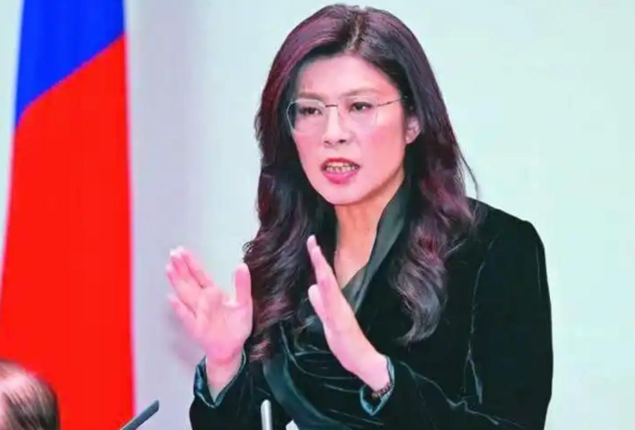 郑丽文太让人吃惊了！

在参观访问清华附中的时候，她一激动，直接半开玩笑地说要把