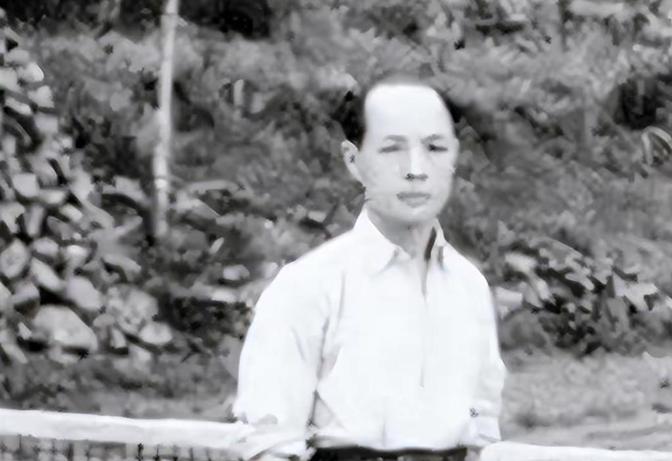 1962年看守张学良25年的特务队长刘乙光要被调走了，得知这个消息，50岁的赵一