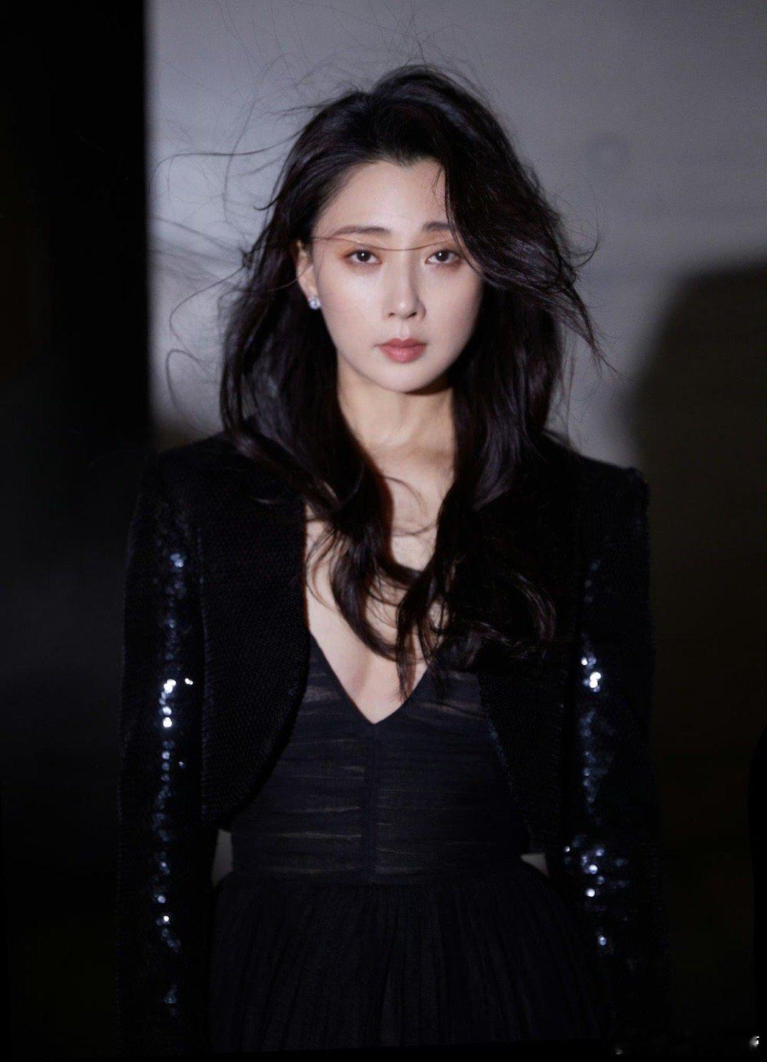 #殷桃郭京飞新剧老婆变老板# 反转人生！全职妈妈华丽转身职业女强人，IT精英郭京