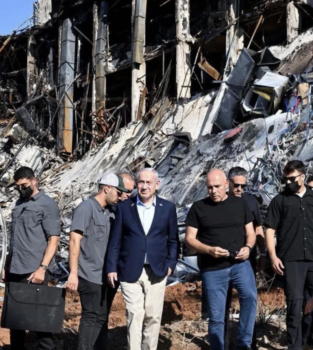 刚答应停火就补一句“仗还没打完”，这操作也是没谁了。

以色列总理内塔尼亚胡同意