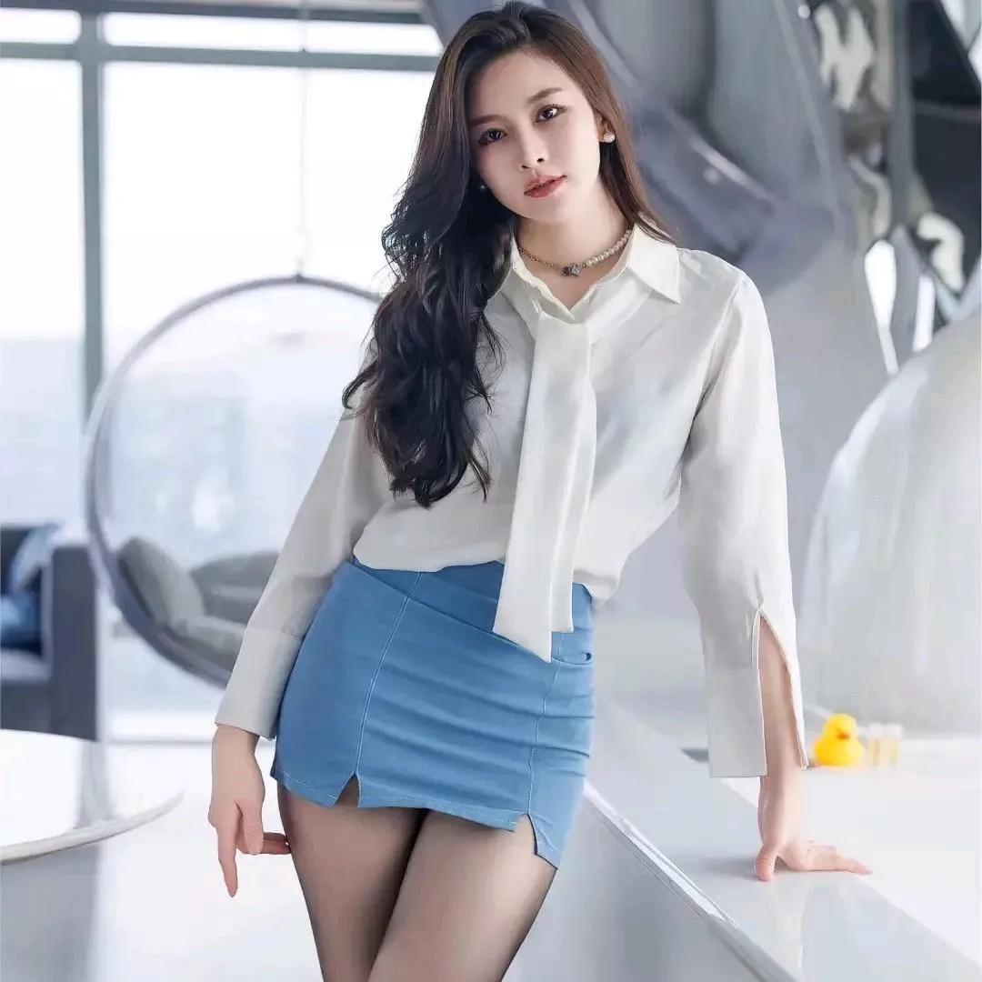 清新职场风，蓝白配搭，优雅不失活力白色职场穿搭 蓝白清爽穿搭 轻盈的蓝白穿搭 咖