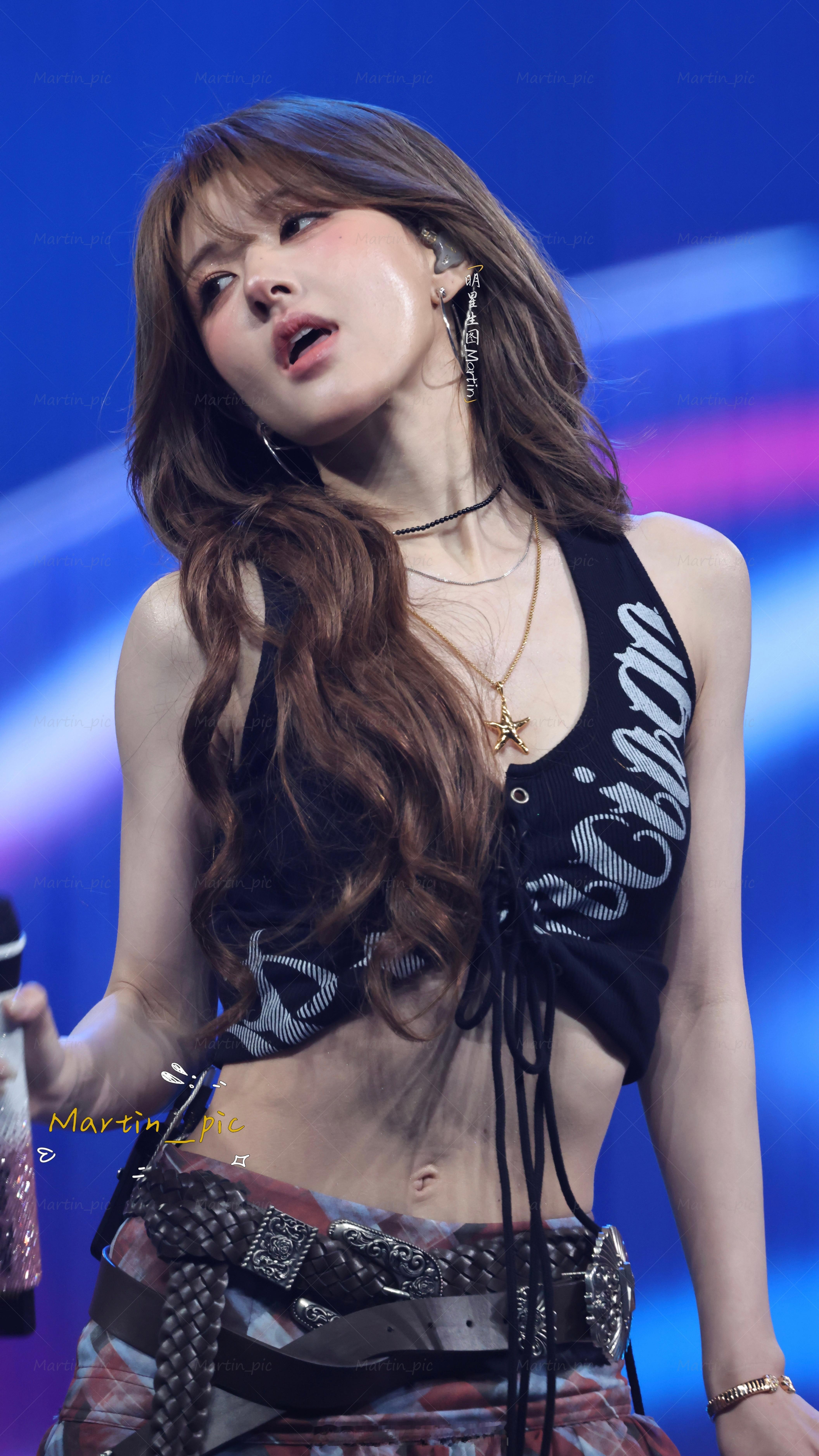 赵露思 赵露思王鹤棣演唱会助演生图舞台上的露思真是魅魔附身 火力全开赵露思赵露思