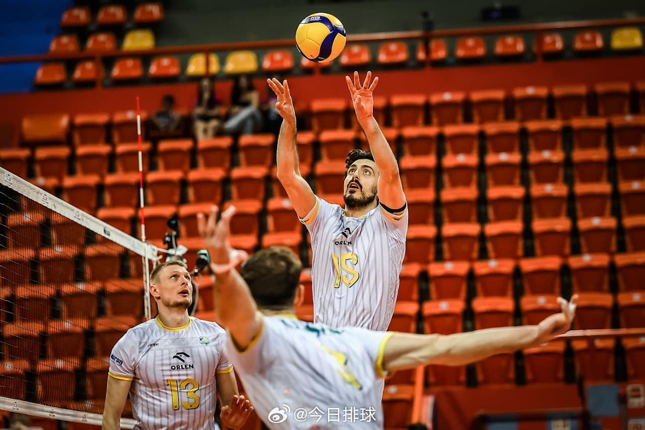 【2025男排世俱赛 小组赛：阿尔赖扬体育0-3扎维尔切】北京时间18日凌晨，巴