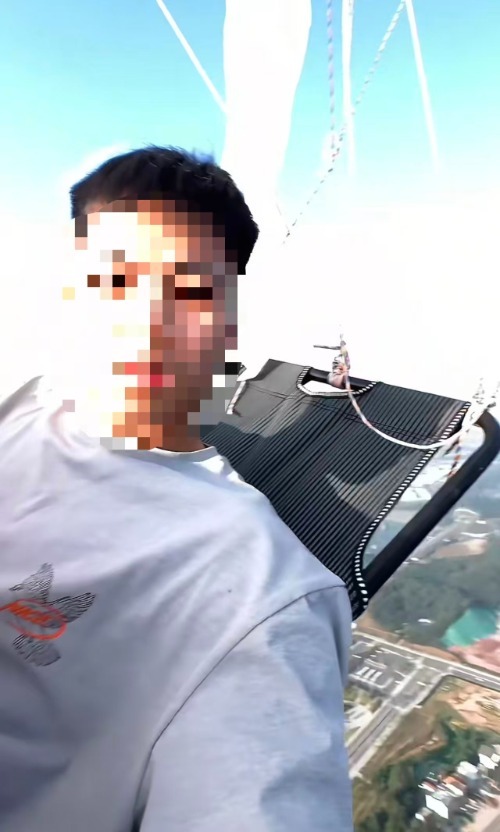 【：已确认非惠州人】11月12日，一则“广东一瘫痪男子飞屋环游惠州”的视频在网络