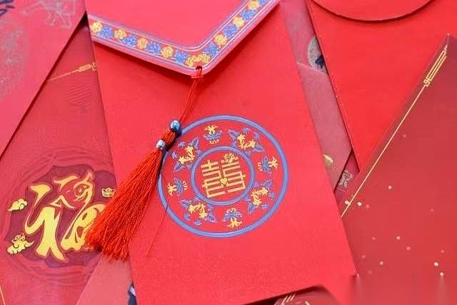 我算是开了眼了。
人都在国外定居好几年了，居然还能收到国内发来的结婚请帖。
谁发