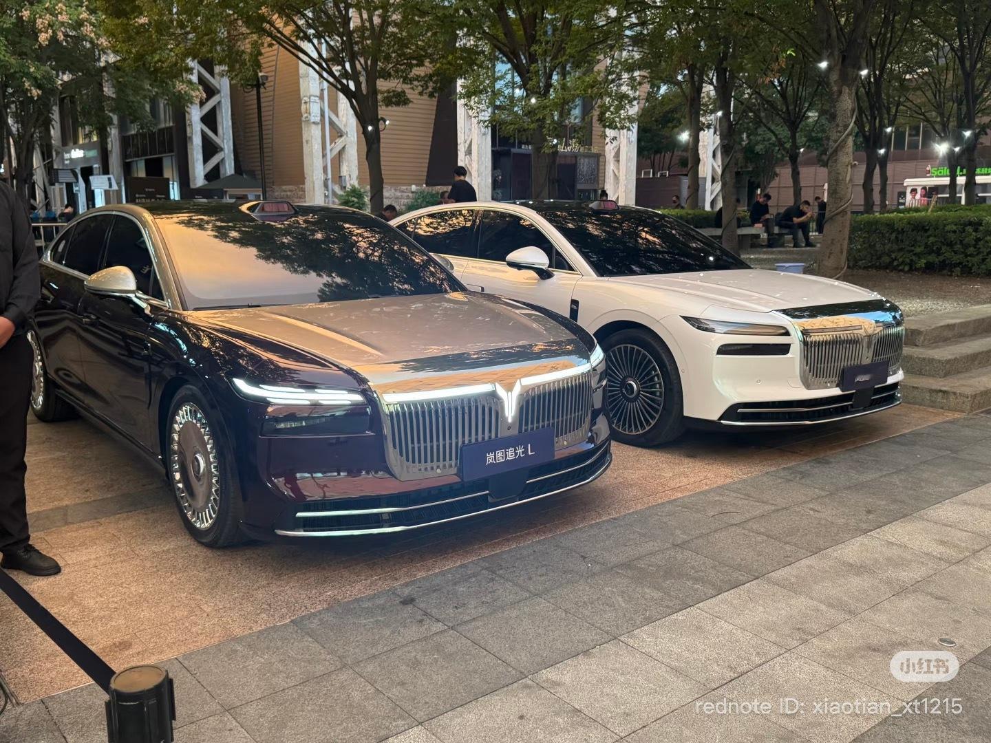 岚图追光L这车很帅我如果想买行政车，这辆是很心动了！但是还在等小米行政版！