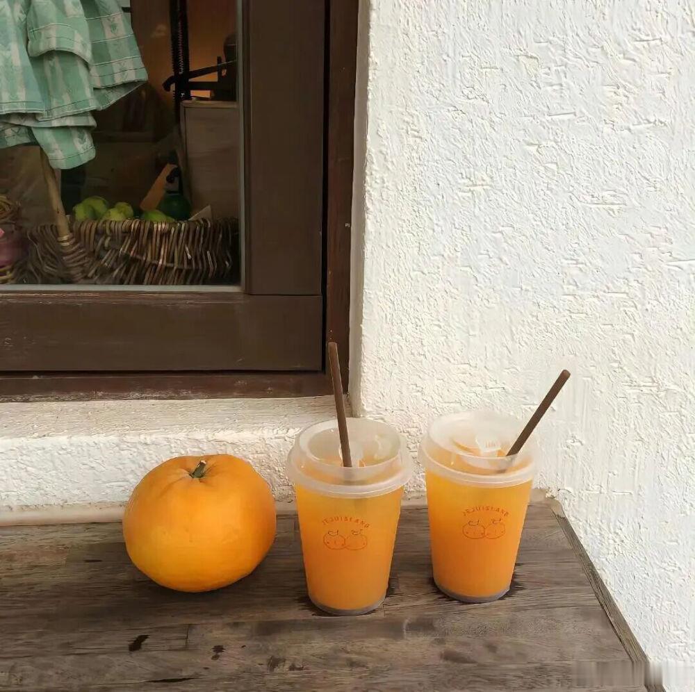 摩羯座自带“悲观主义”滤镜，凡事必做最坏的打算。这种宿命感让他们步履沉重，却也走