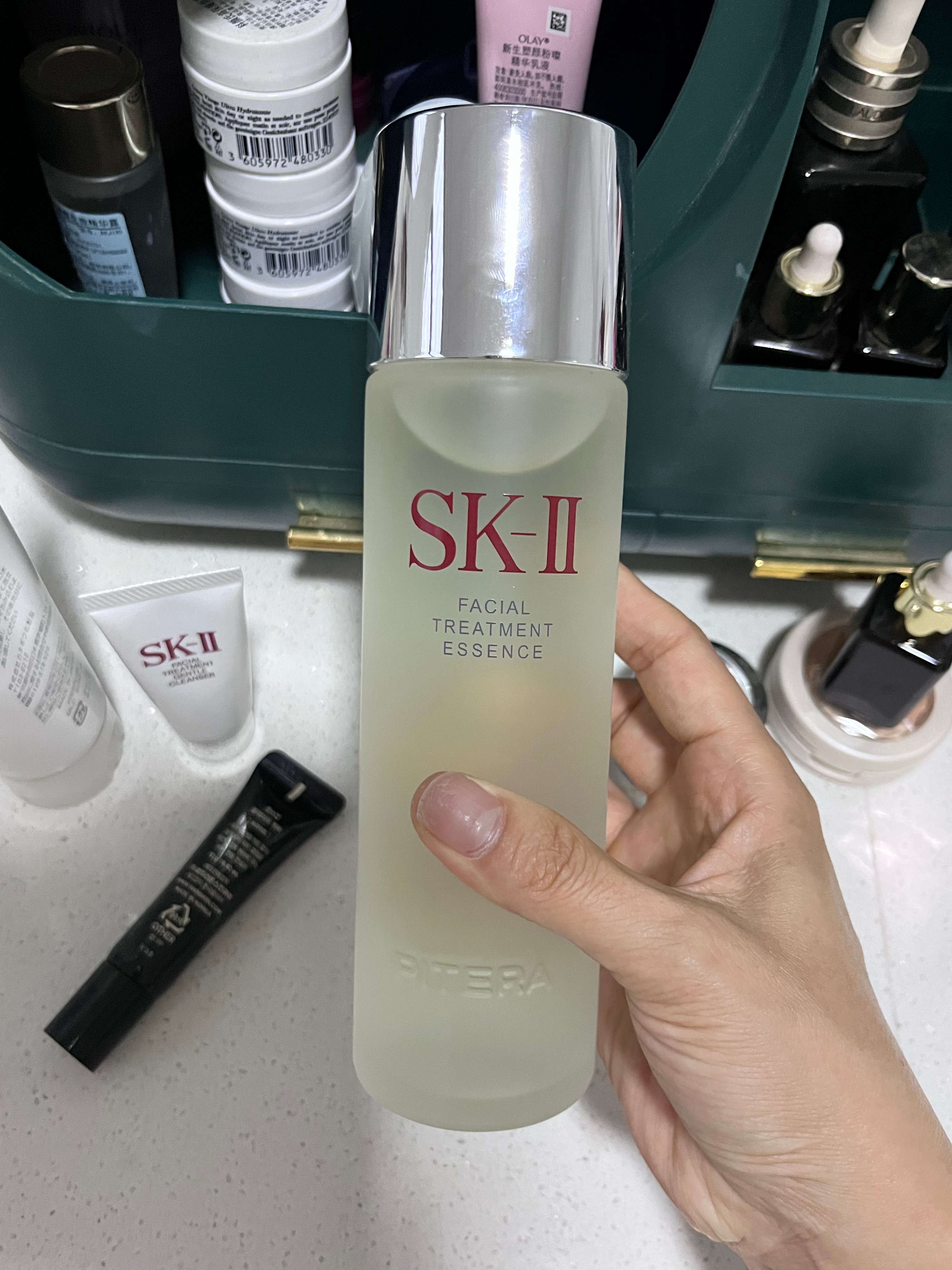 夏天来了想找一个肤感清爽一点的化妆水，种草了sk2神仙水，说是可以调节水油平衡，