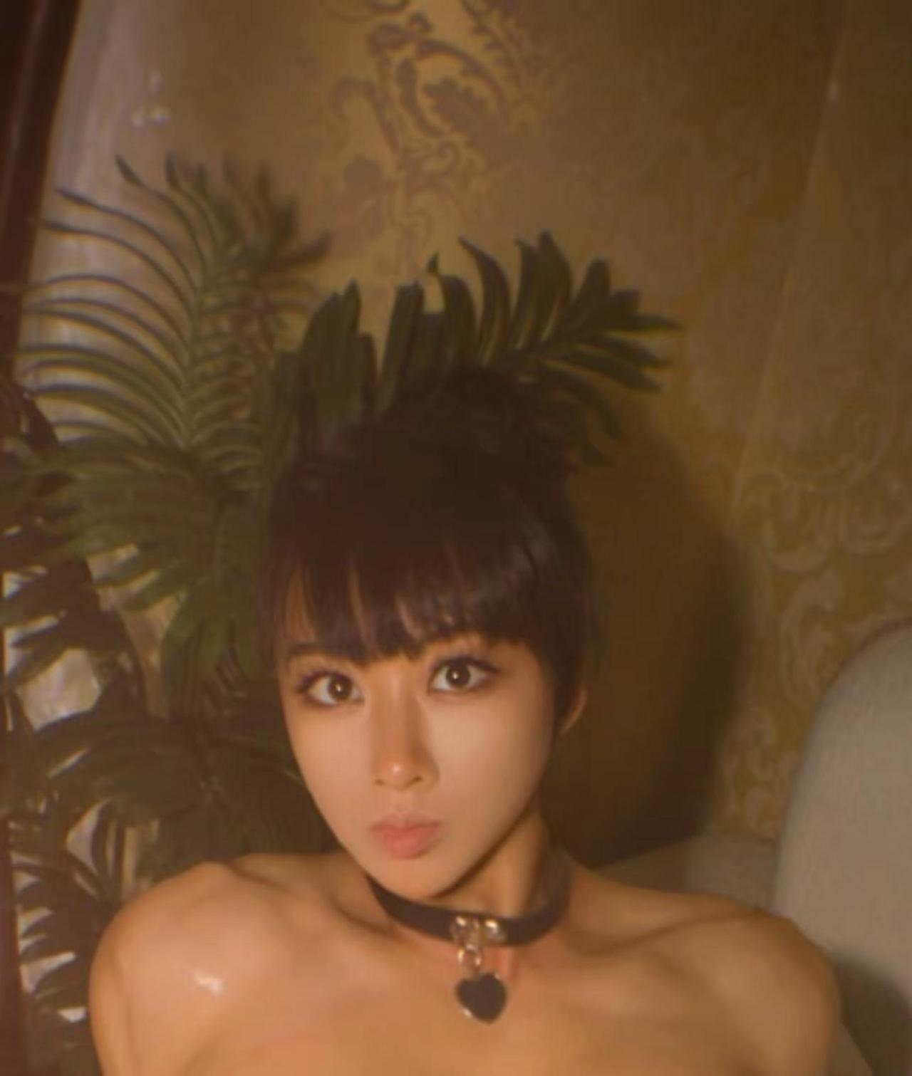 今日份臭美时刻 复古暗调风格 齐刘海 健身女生高级感暗黑系