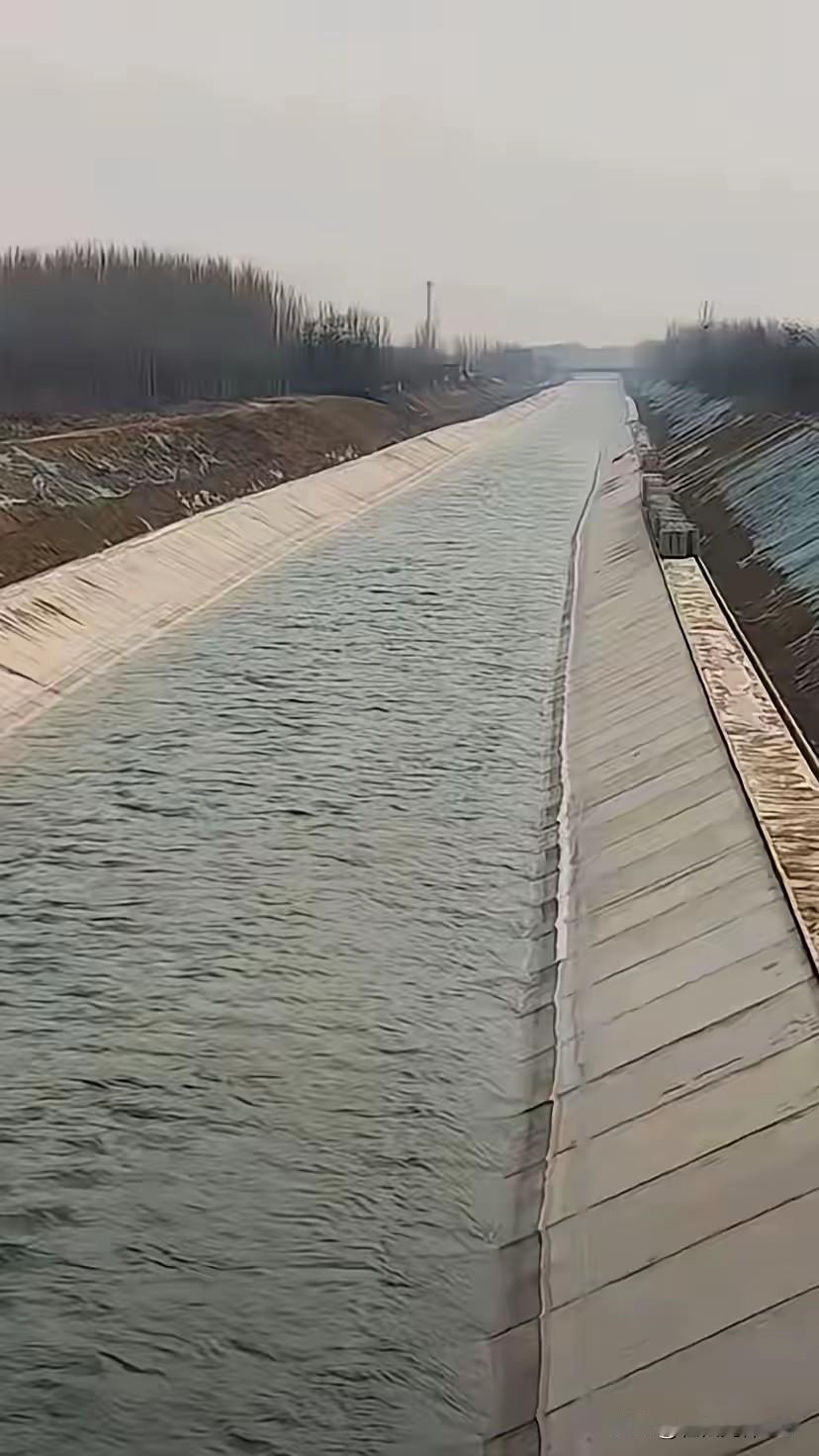 一早刷到河北晋州渠水吞四命的事，满心惋惜心疼。英雄挺身而出值得致敬，但见义勇为，