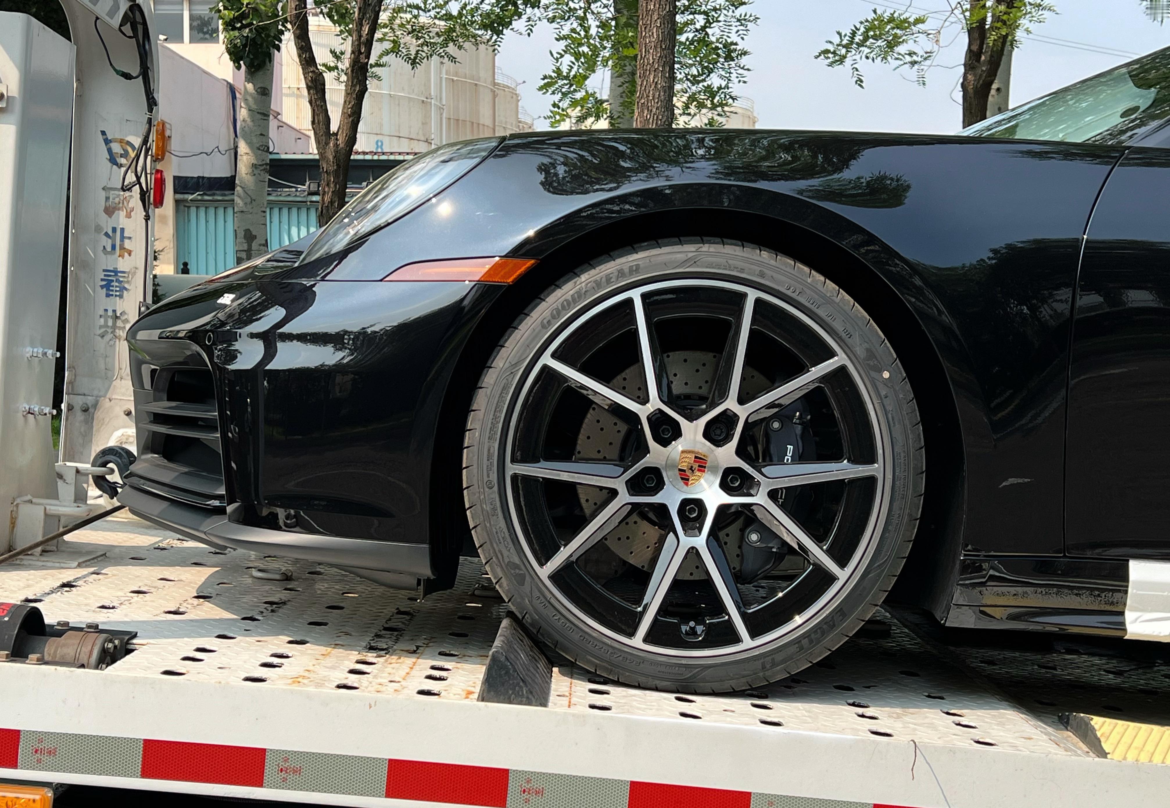 手动挡保时捷CARRERA T 安排交付黑外黑内，带全真皮内饰感谢大哥柴斯基的手
