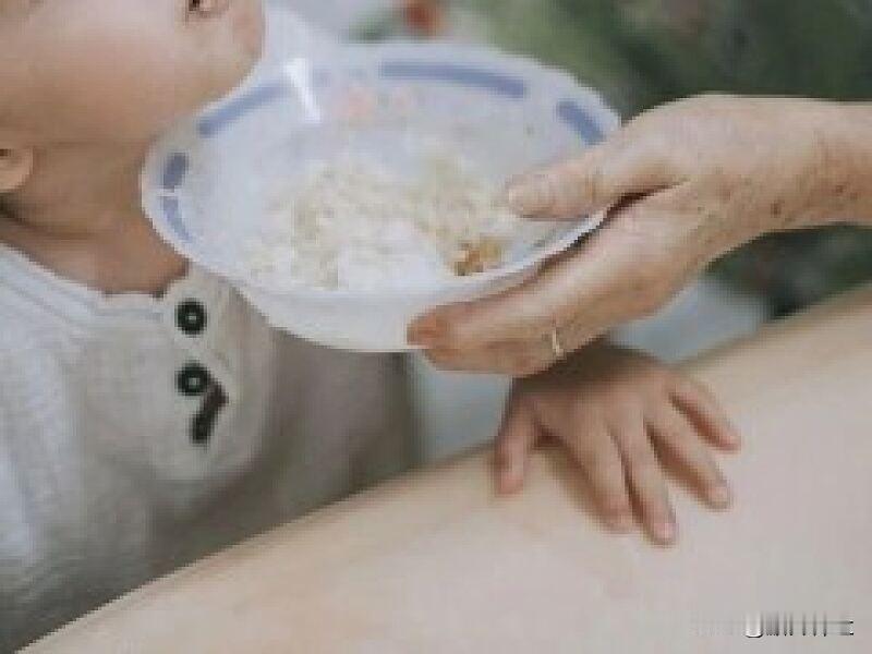 4岁女童因奶奶用嘴喂饭感染梅毒

近日报道，安徽一4岁女童因奶奶用嘴喂饭感染后天