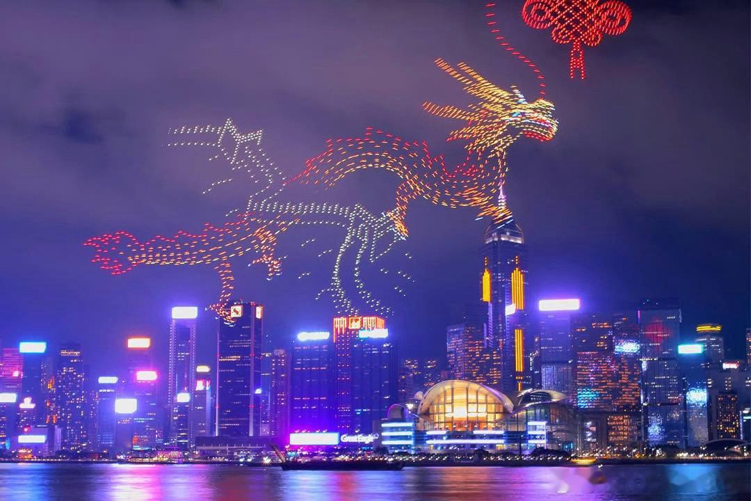 “美国经济多年来一直建立在危险的幻觉之上。市场呈现虚假繁荣，资产价格不断膨胀。掌