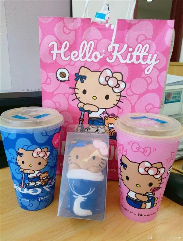 【瑞幸HelloKitty拼写错误闹乌龙 网友质疑上演反向营销】瑞幸联名翻车He