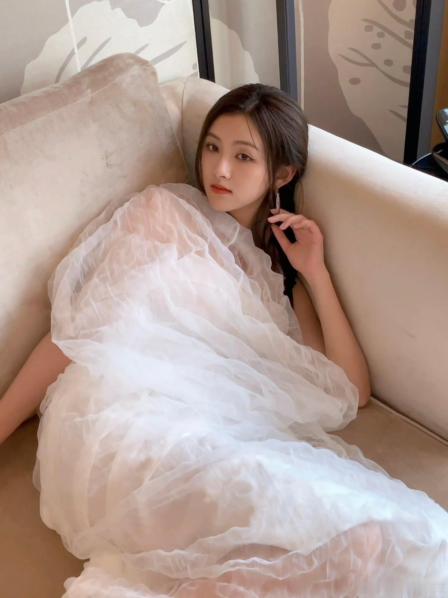 #王奕婷写真拍出电影感#王奕婷的写真犹如电影的诗篇，用影像书写着美丽的传奇。 ​