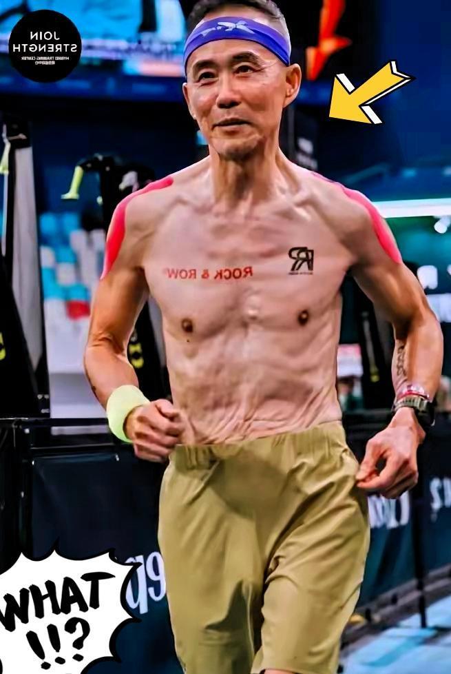 75岁王石站上上海室内综合体能挑战赛赛场，照片看着老态明显，
肌肉流失不少，皮肤