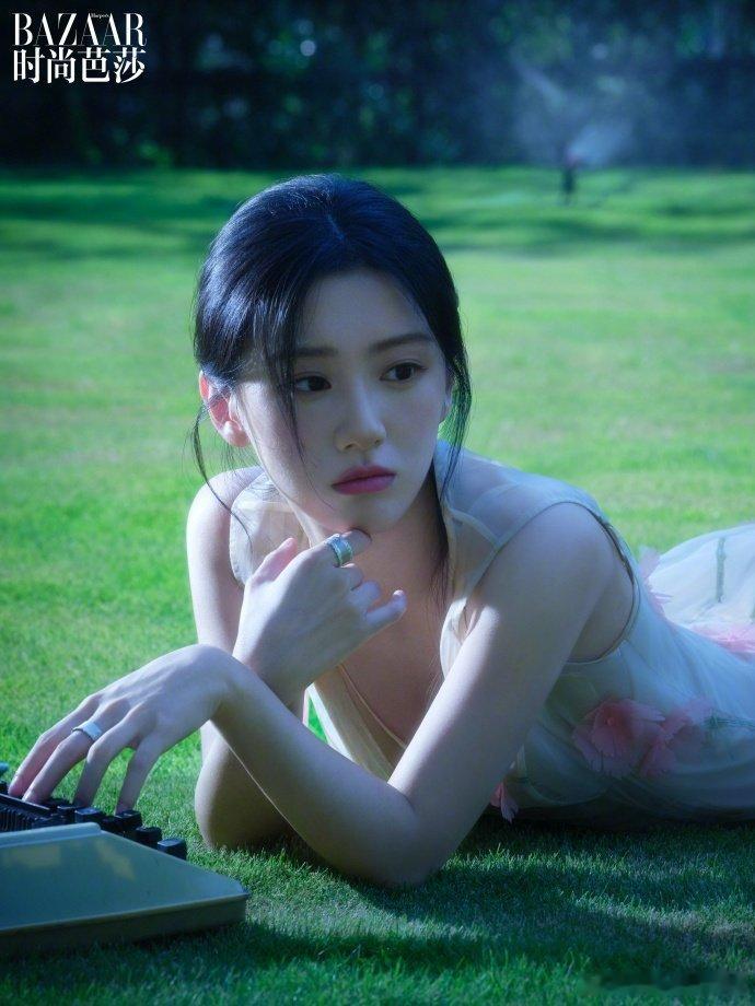 包上恩目《四季诗社 ·她的诗 》  夏日篇 平面大片 ​​​
