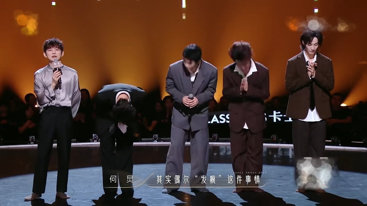 何炅不扫兴也是一个美德何炅人需要偶尔发疯看完这段舞台深有感触，面对别人突如其来的