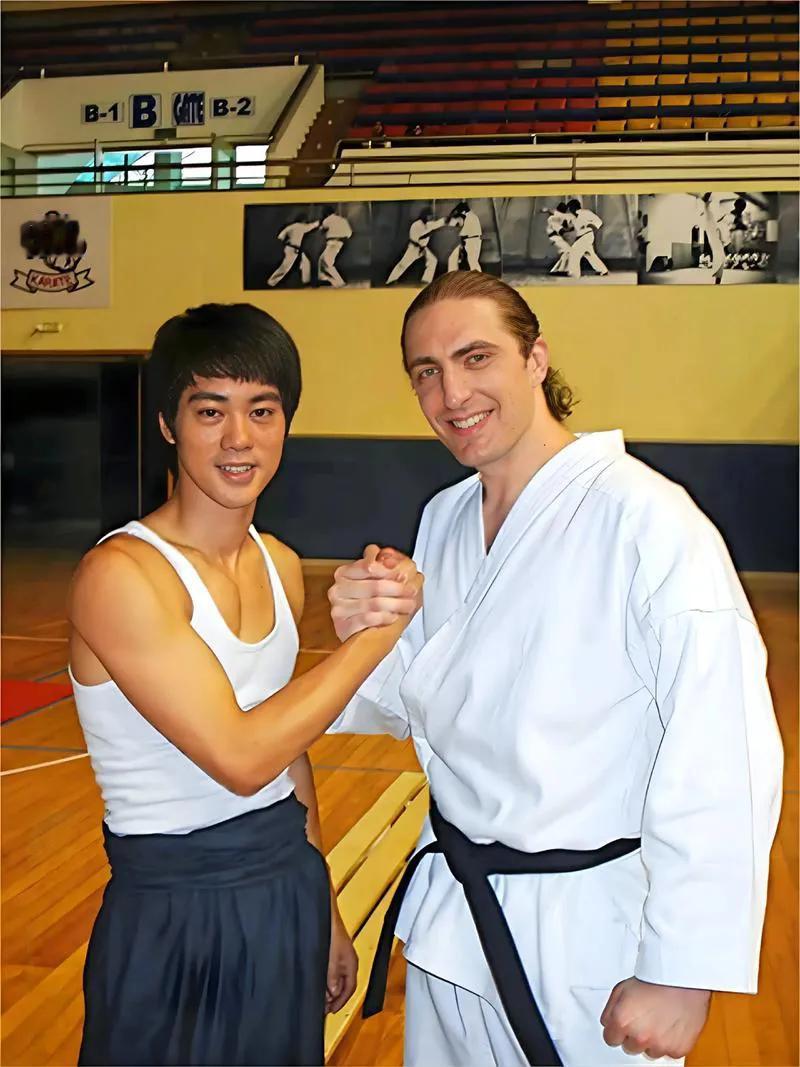 重磅消息，香港明星足球队来了！
赣超决赛落下帷幕，赣州队夺得冠军，没想到香港明星