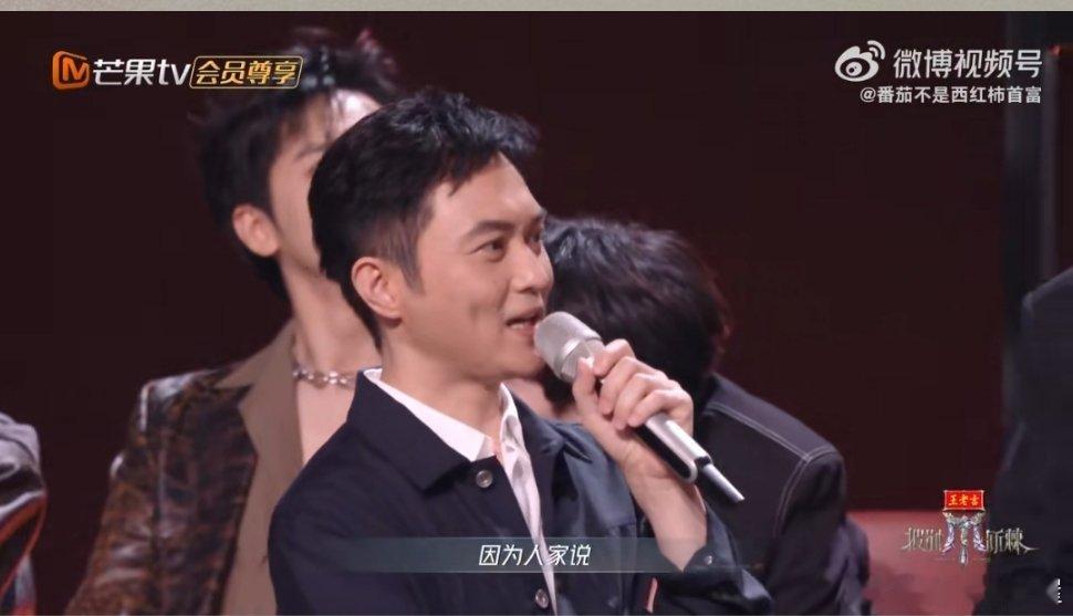 张智霖人在家里身不由己张智霖这么多年还是这么怕老婆啊，别人“人在江湖身不由己”张