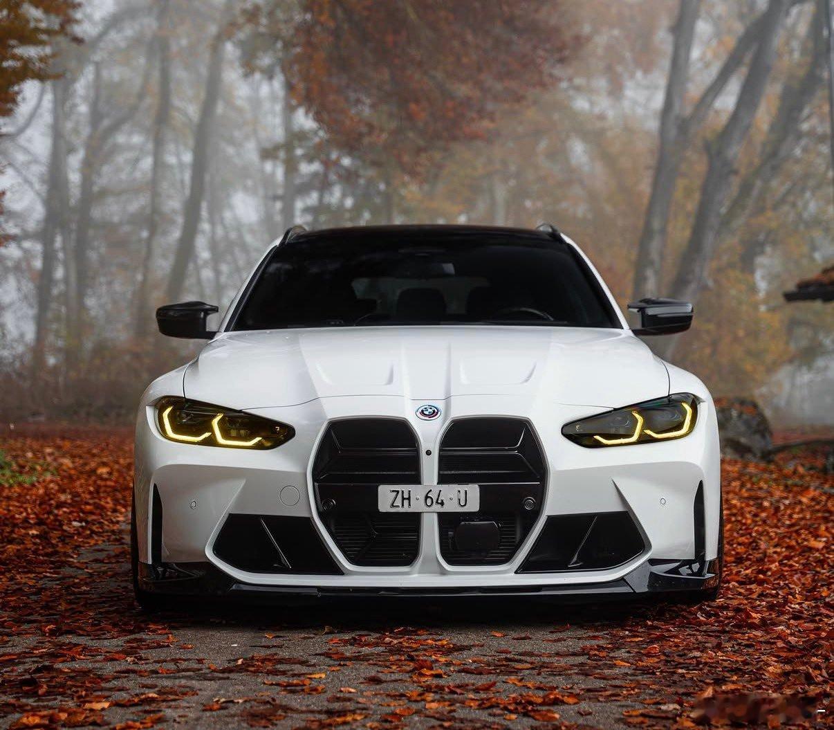 夫妻或情侣互发私密照违法吗原则上是不允许线上传播私密影像，跟给谁发貌似没多大关系