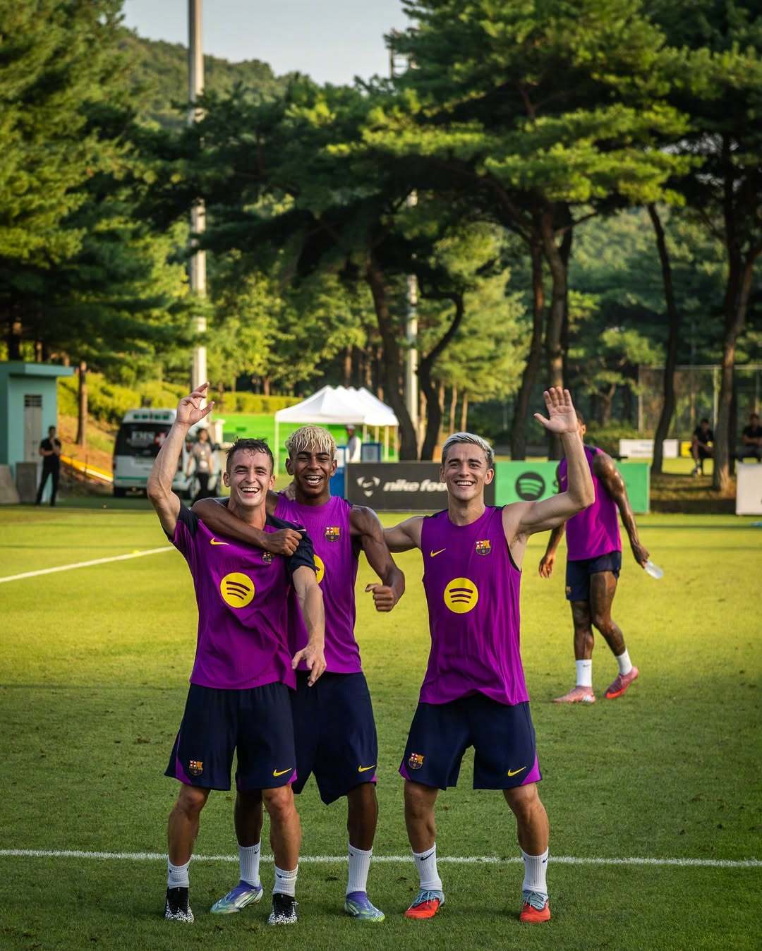☀️阳光就是最好的滤镜📸首尔、夏天、友谊、帅哥……已经开始自动脑补韩剧片段🥰