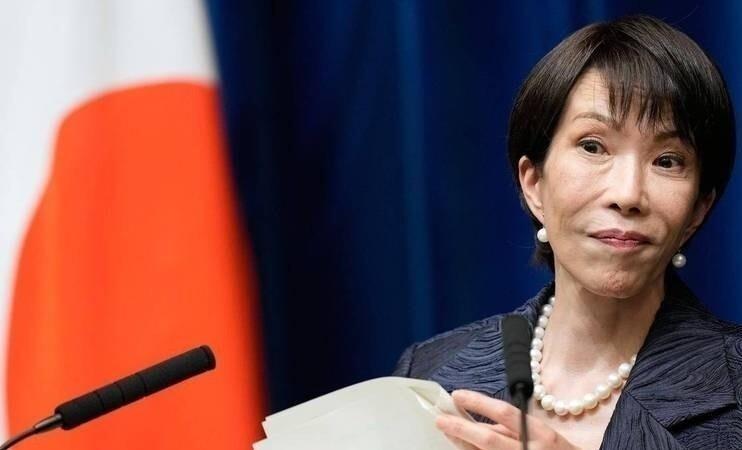 日本跟着美国签了个声明，不承认中国在南海的岛礁地位。

没过几天，中国也出了个文