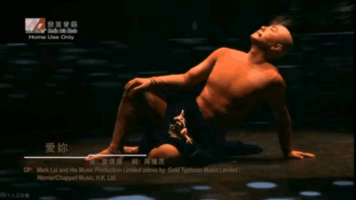 张卫健的舞蹈，实在欣赏不来，也颠覆了过去对张卫健的认知。第一个图还莫名有点美感，