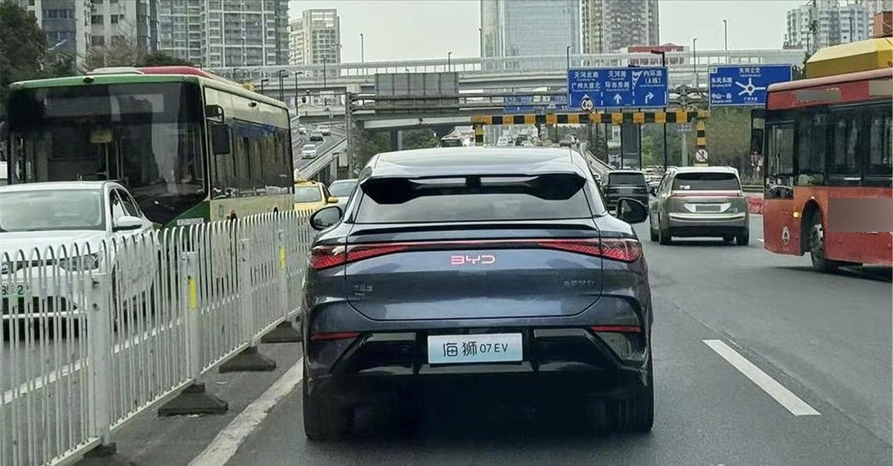 比亚迪海狮07 EV实车曝光，像不像宋L的换壳版？
同样是比亚迪e3.0平台、云