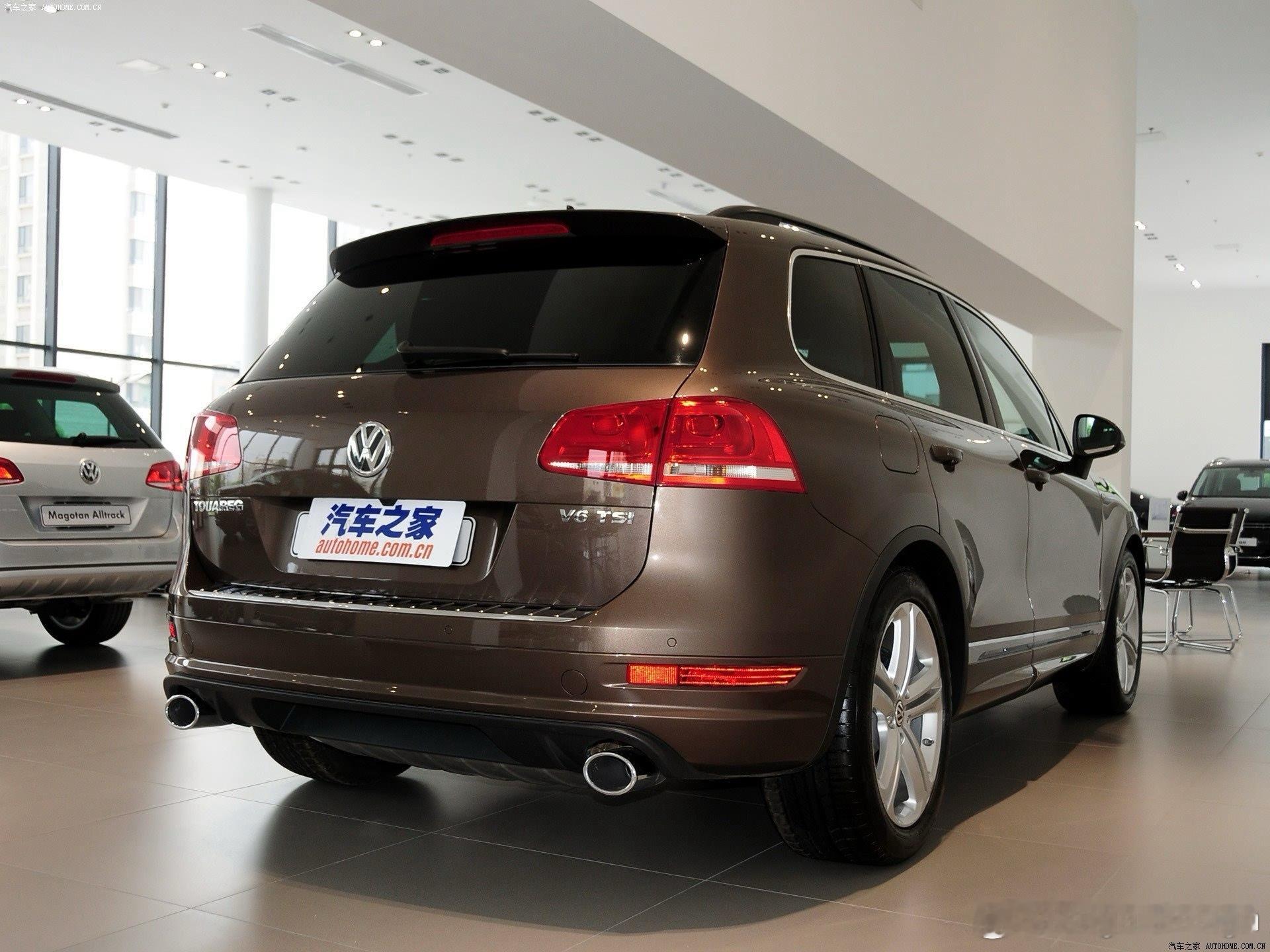 刚看了网友发我的超近距离8X谍照尾部的感觉很像上一代途锐，门把手也是非常的大众风