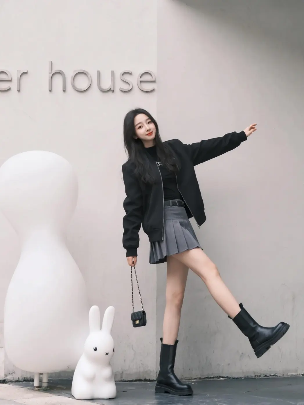 健康的活着平静的过着 开心的笑着适当的忙着就很好~