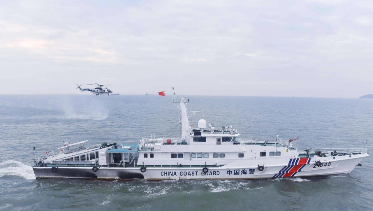 8月29日上午，沙德尔台风刚走，金门海域风浪平息。上午8时50分，中国海警4艘舰
