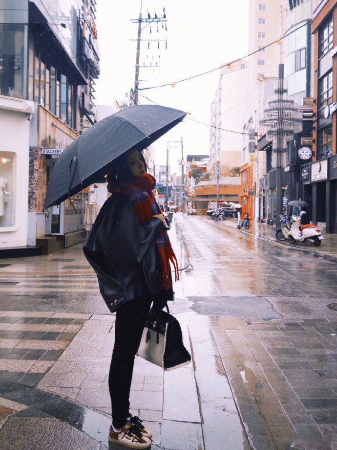 关晓彤库存六宫格 关晓彤库存六宫格，来交换一下库存吧，晓彤送来库存随拍，完全貌美