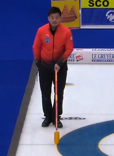 下半场小王一垒，老明上场 