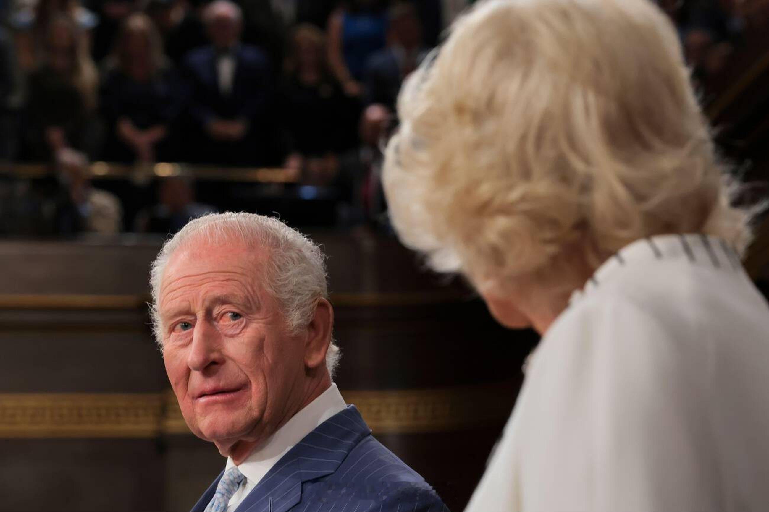 英国王室  2026年4月28日，在卡米拉王后的陪同下，查尔斯三世在华盛顿国会大