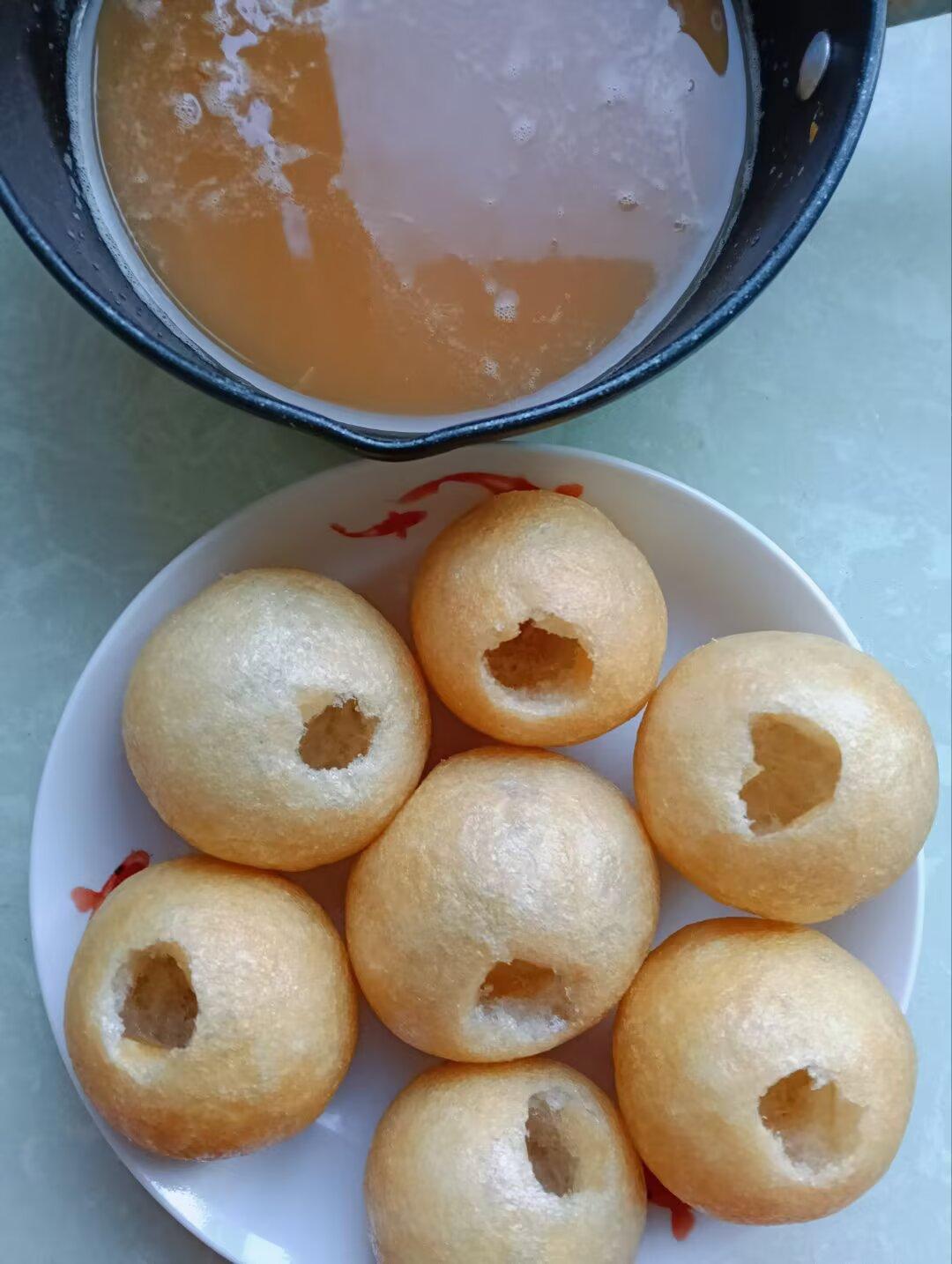 看到江南一位美女“网友”的一道“美食”制作流程（图片、文字如下），觉得就是一种神