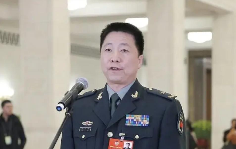 杨利伟为什么后来再也没有登天？其实，他能够活着回到地球本身就已经是个奇迹。在他攀