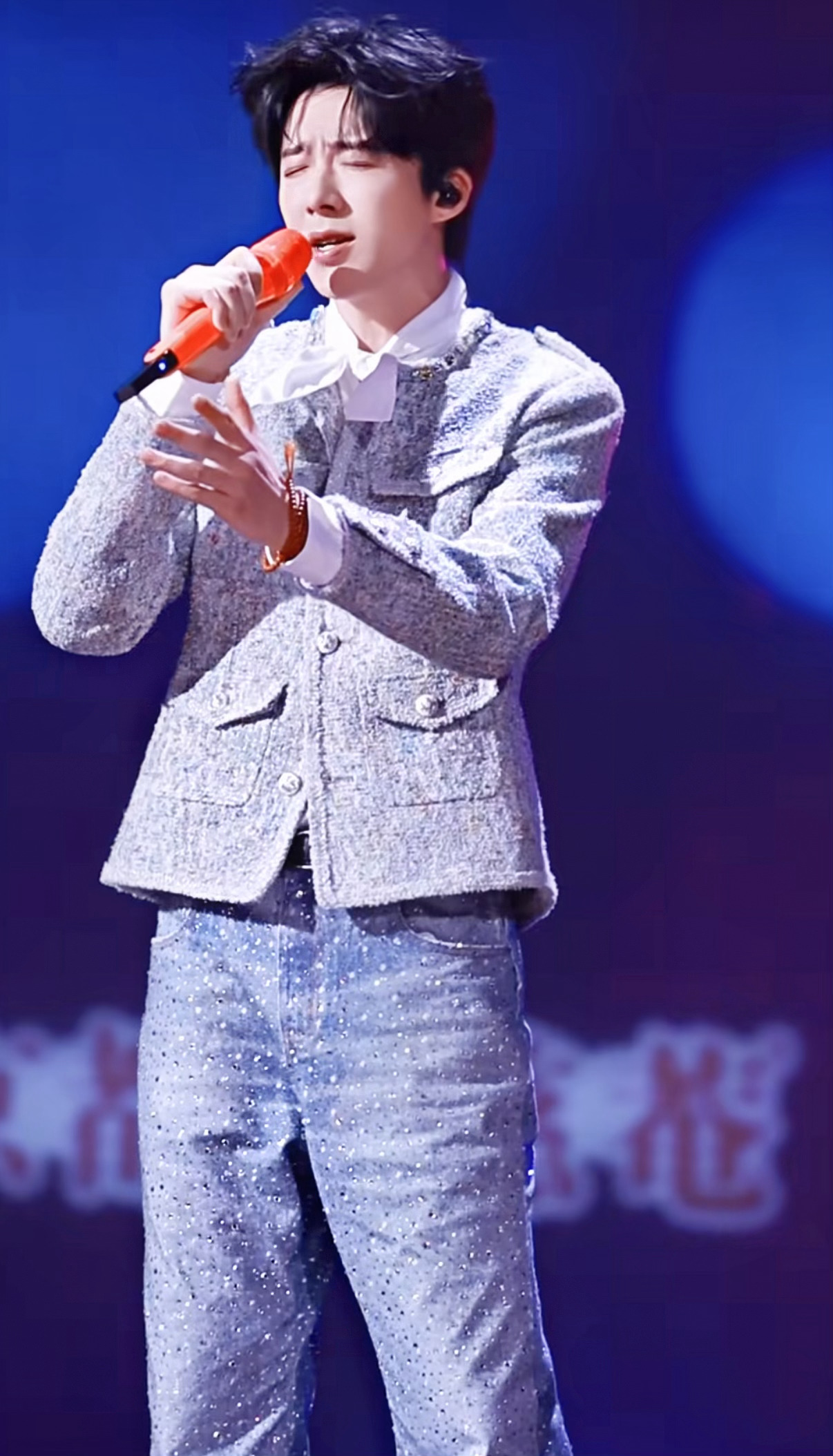 每个人心中都有一盏灯，它照亮着前行的路。是书卷一梦啊。 