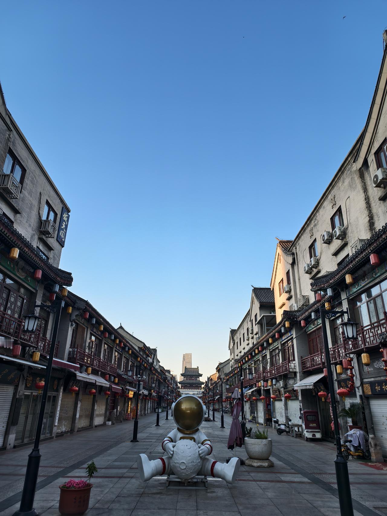 天津卫古楼北街与湛蓝的天空！