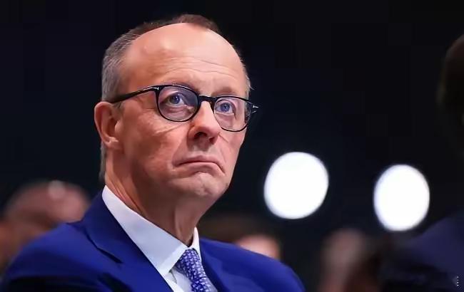 刚刚，德国总理梅尔茨宣布了一个重磅消息：德国、英国、法国和美国已经取消了对乌克兰