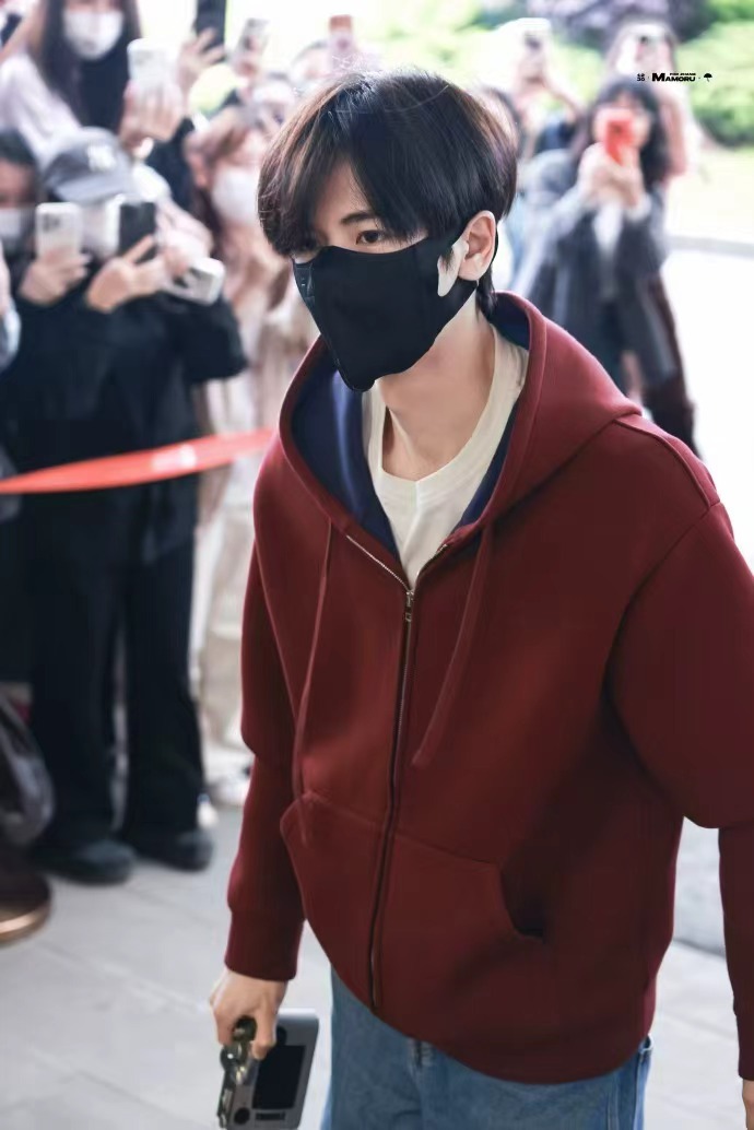 张凌赫田曦薇逐玉庆功宴出发 张凌赫、田曦薇《逐玉》庆功宴出发，期待谢征和长玉，一