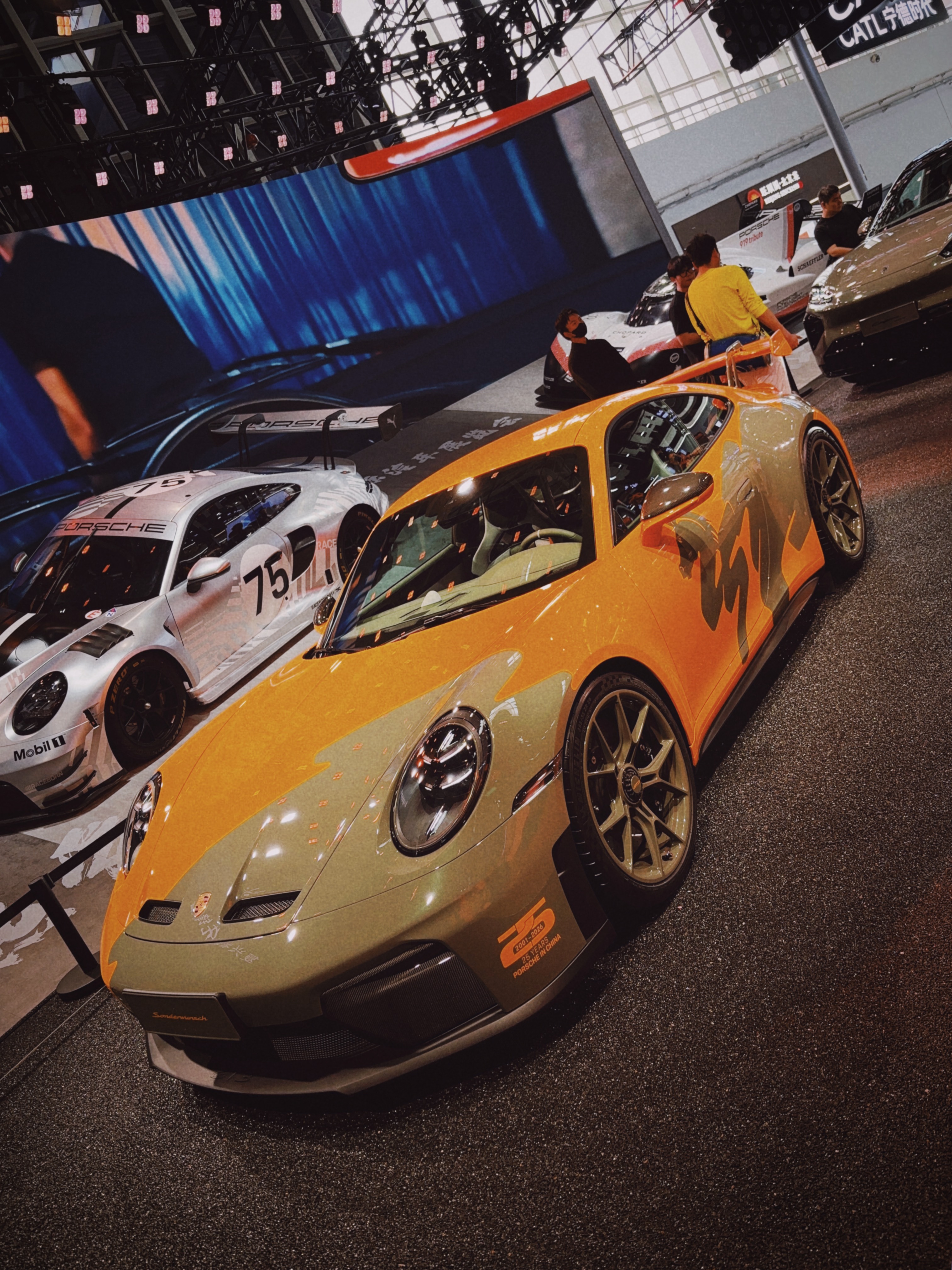 除了展台上25周年马主题皮肤的911 GT3特别炸眼绚丽之外，这次 2026北京