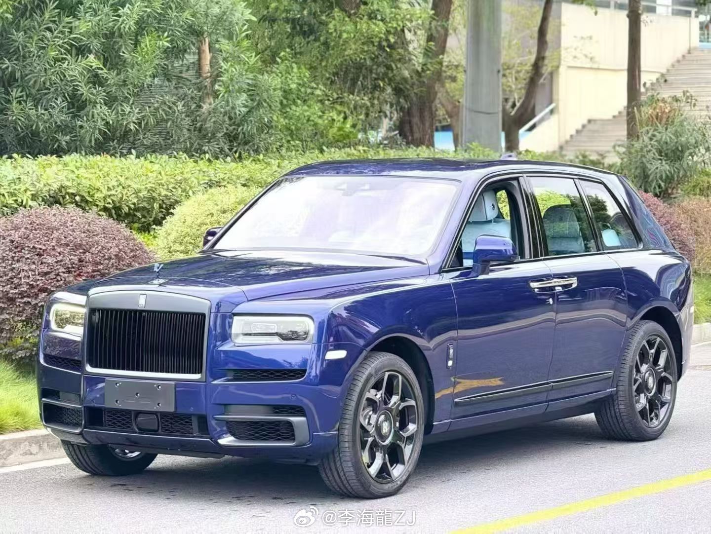 2025年11月3日上牌劳斯莱斯库里南 6.7T Black Badge 100