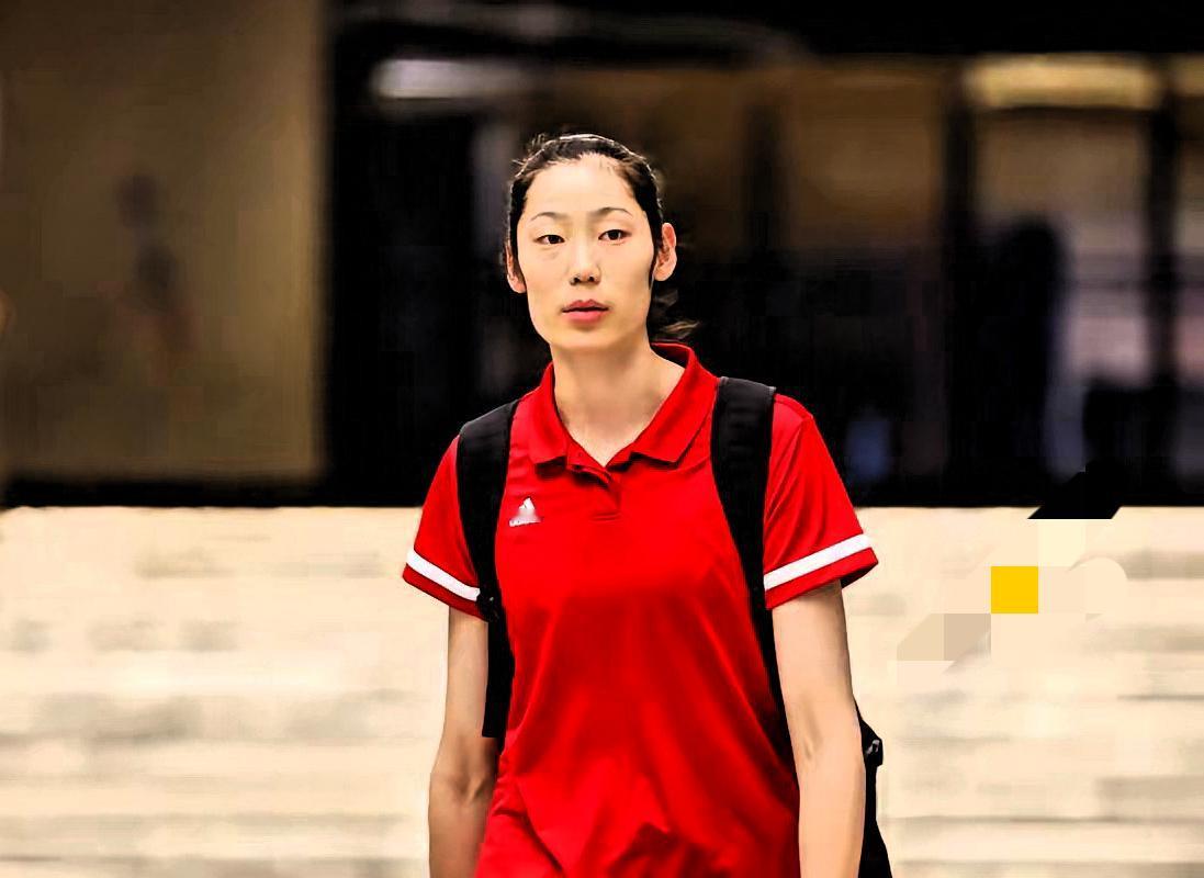 朱婷返回意大利前：做了 3 件事！
​其实按照俱乐部给朱婷的假期，朱婷应该可以待