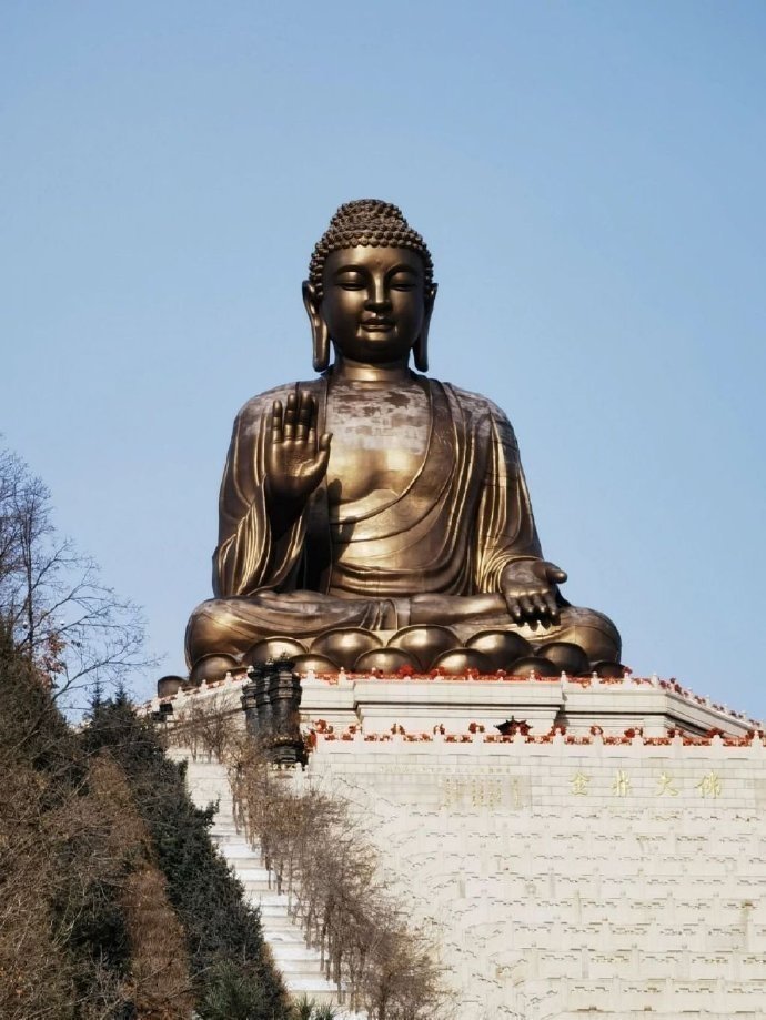 贵星照命，福德加持，多得贵人提携，财运事业蒸蒸日上。 ​​​留下一句“拨云见日”