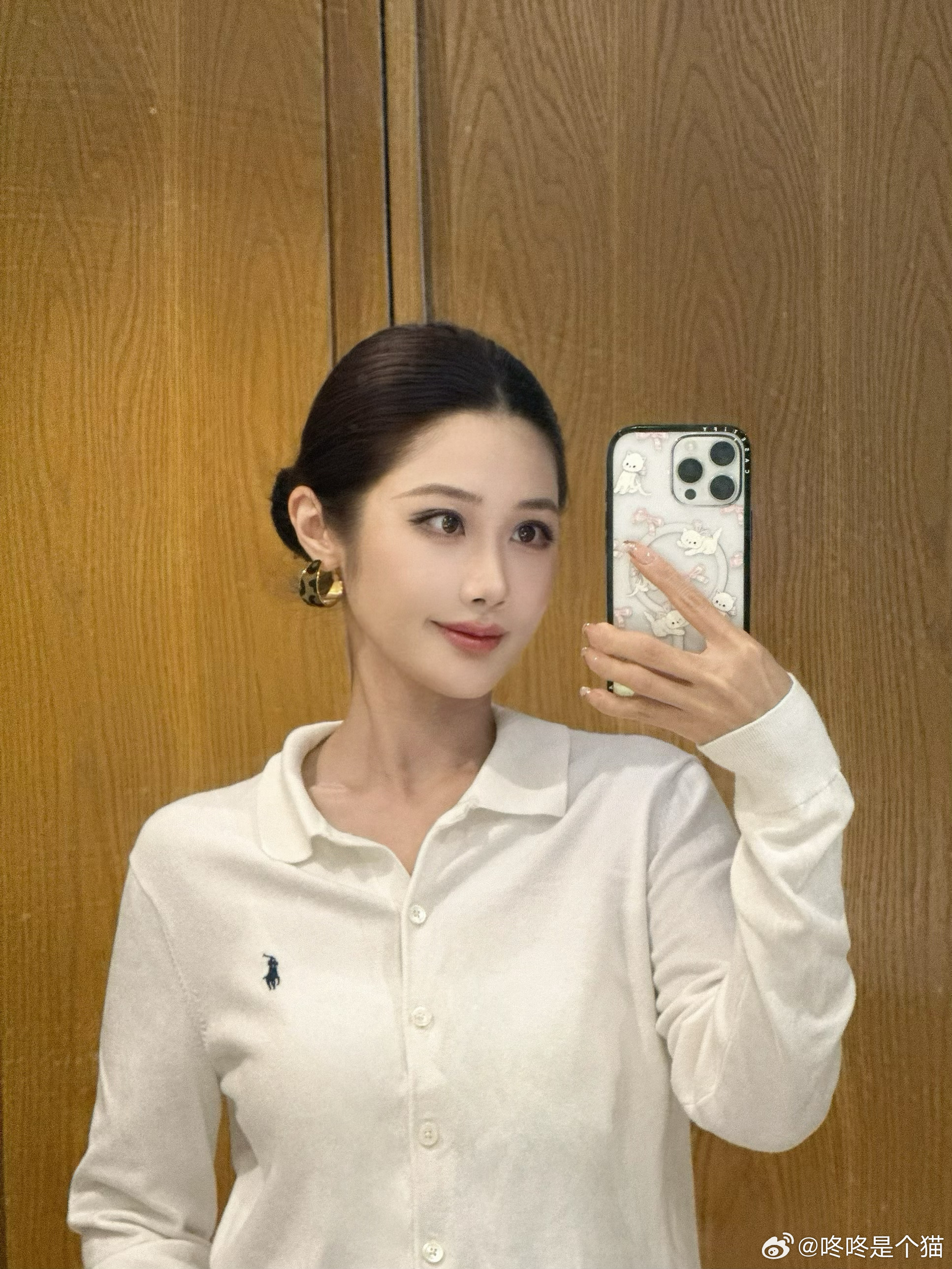 为什么一对镜自拍就对眼啊？到底怎么克服